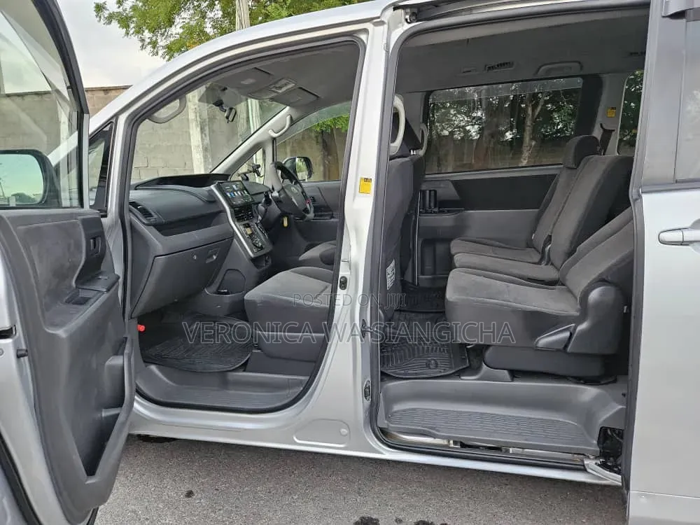 Toyota Noah 2008 Silver