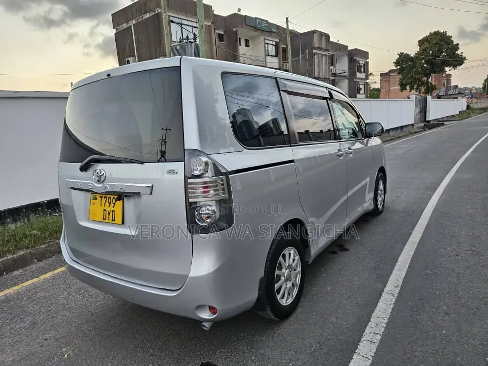 Toyota Noah 2008 Silver