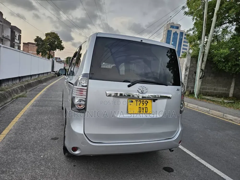 Toyota Noah 2008 Silver
