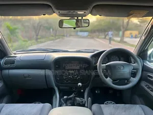 Toyota Land Cruiser 2001