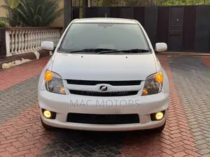 Toyota IST 2005 White