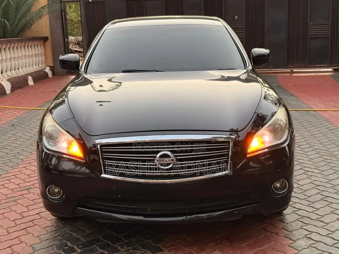 Nissan Fuga 2013 Black