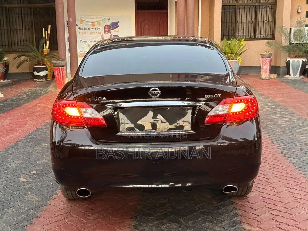 Nissan Fuga 2013 Black