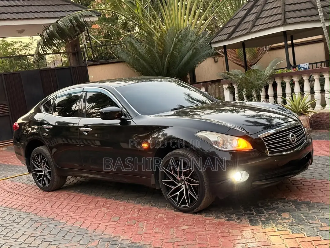 Nissan Fuga 2013 Black