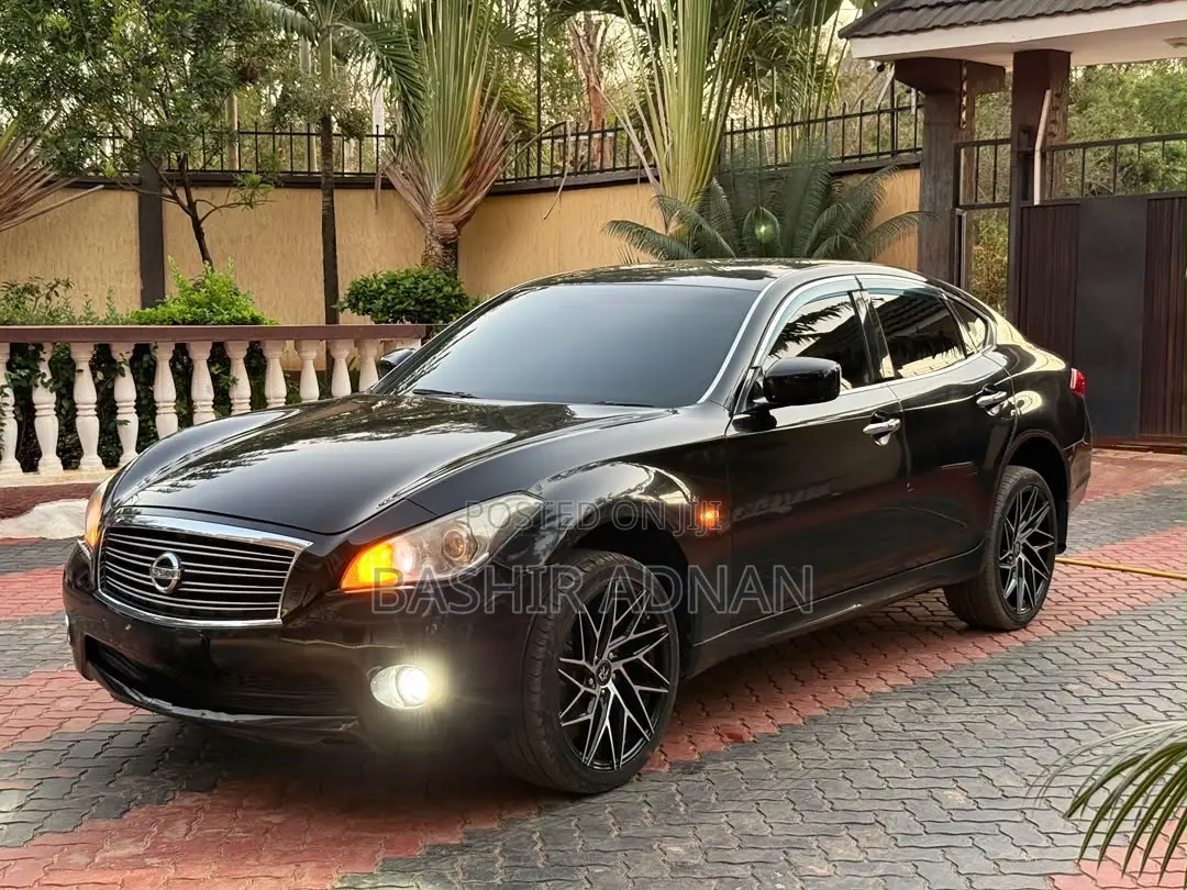 Nissan Fuga 2013 Black