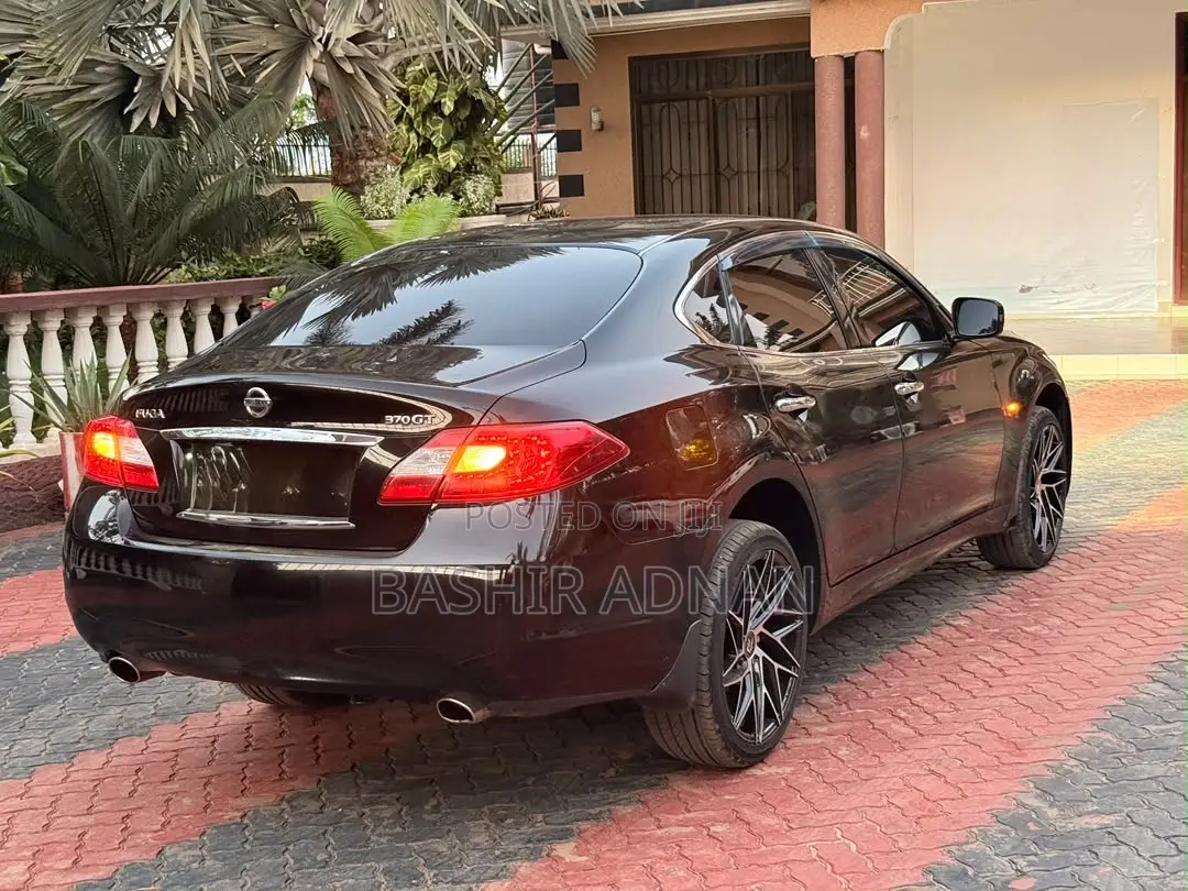 Nissan Fuga 2013 Black