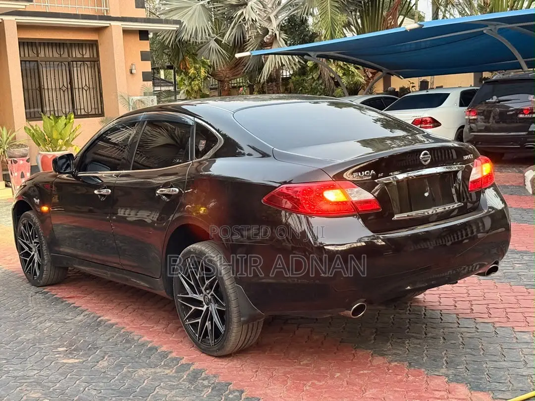 Nissan Fuga 2013 Black