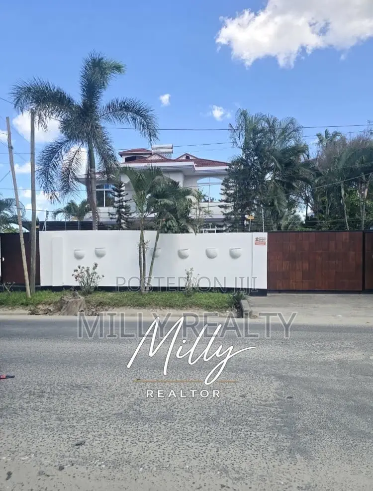 5bdrm House in Mikocheni "B Home for sale