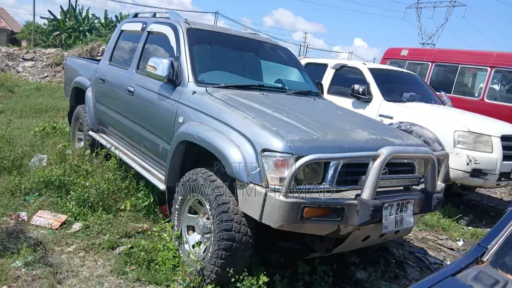 Toyota Hilux 2000 Gray