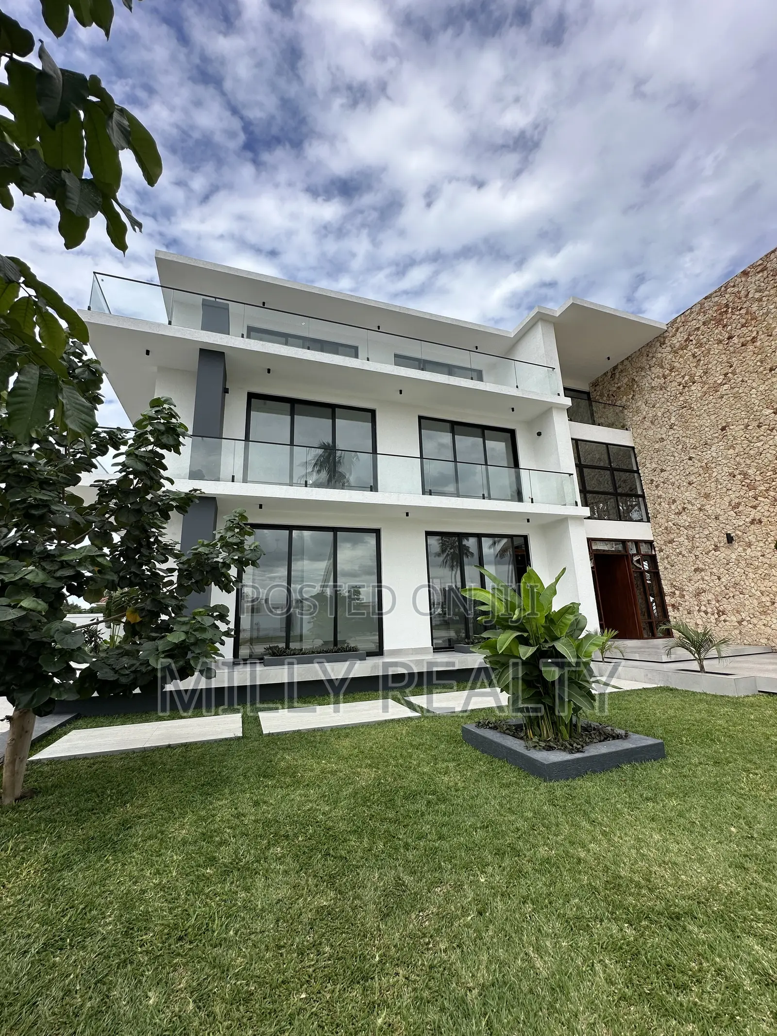 6bdrm Mansion in Premium Mansion Home, Kunduchi for sale