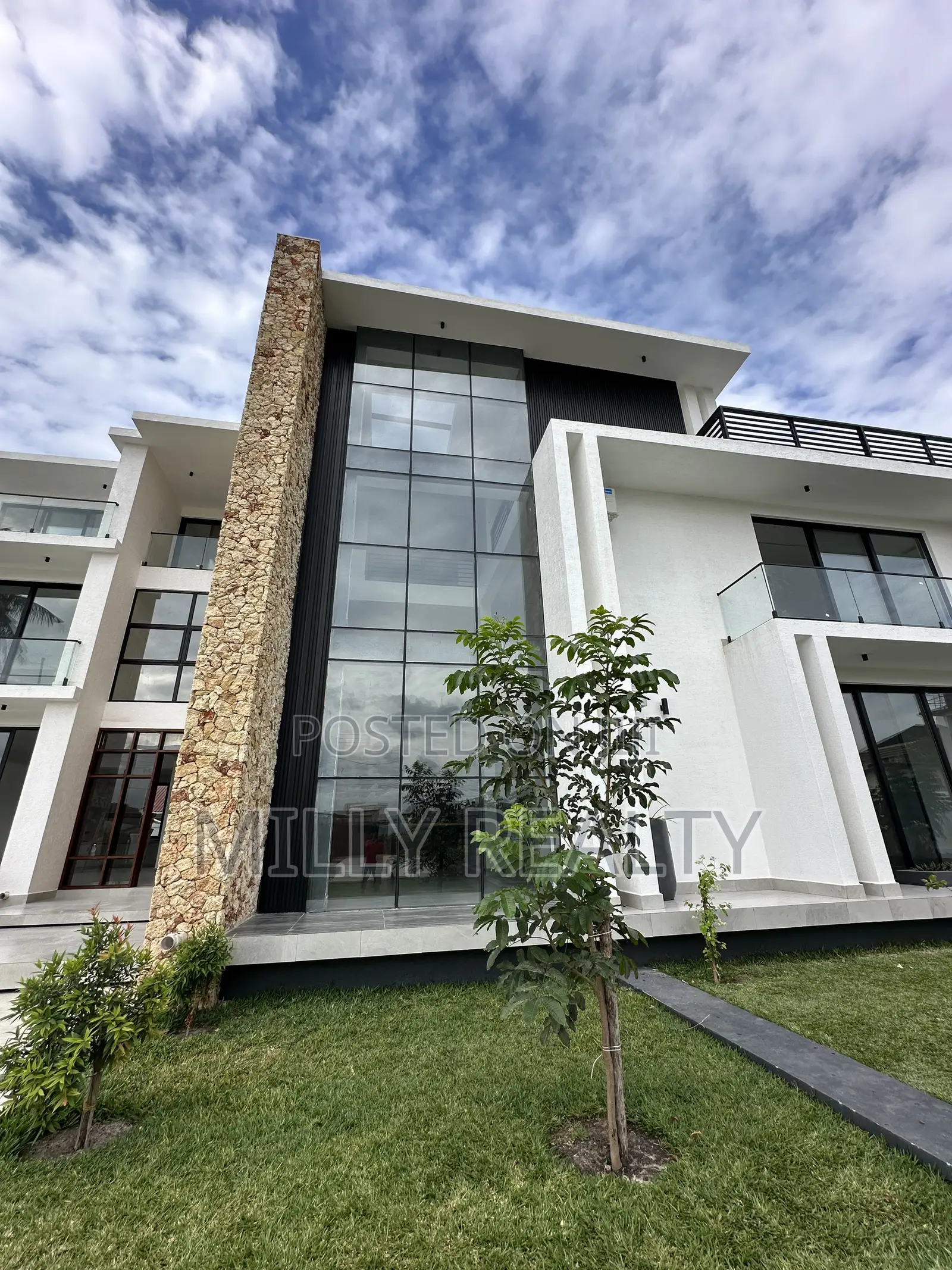 6bdrm Mansion in Premium Mansion Home, Kunduchi for sale