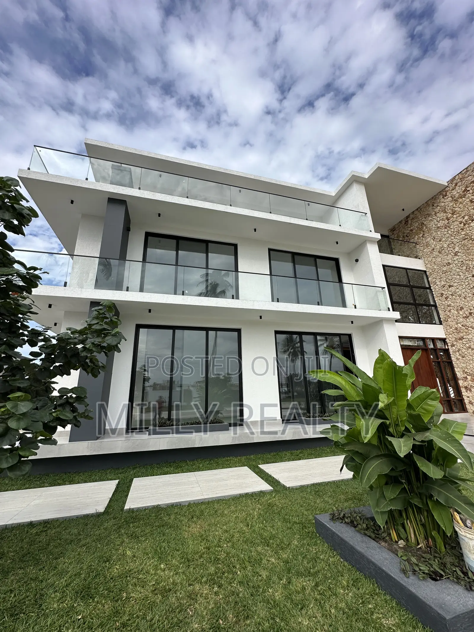 6bdrm Mansion in Premium Mansion Home, Kunduchi for sale