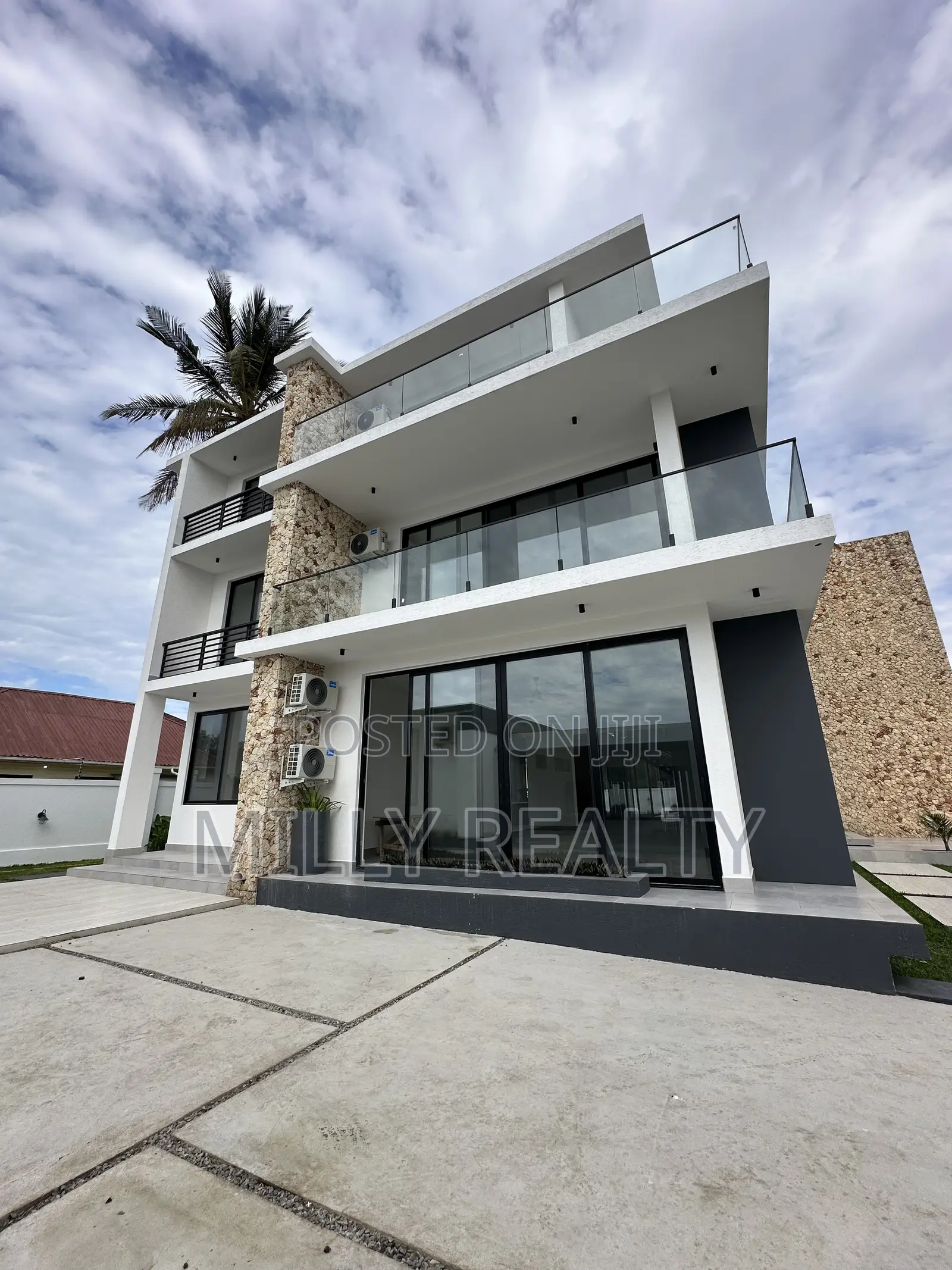 6bdrm Mansion in Premium Mansion Home, Kunduchi for sale