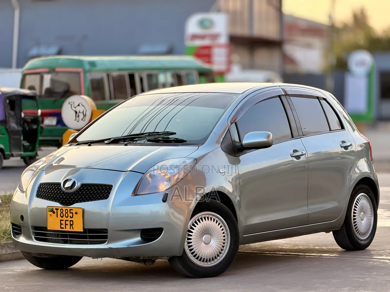 Toyota Vitz 1.3 AWD 3dr 2010 Green
