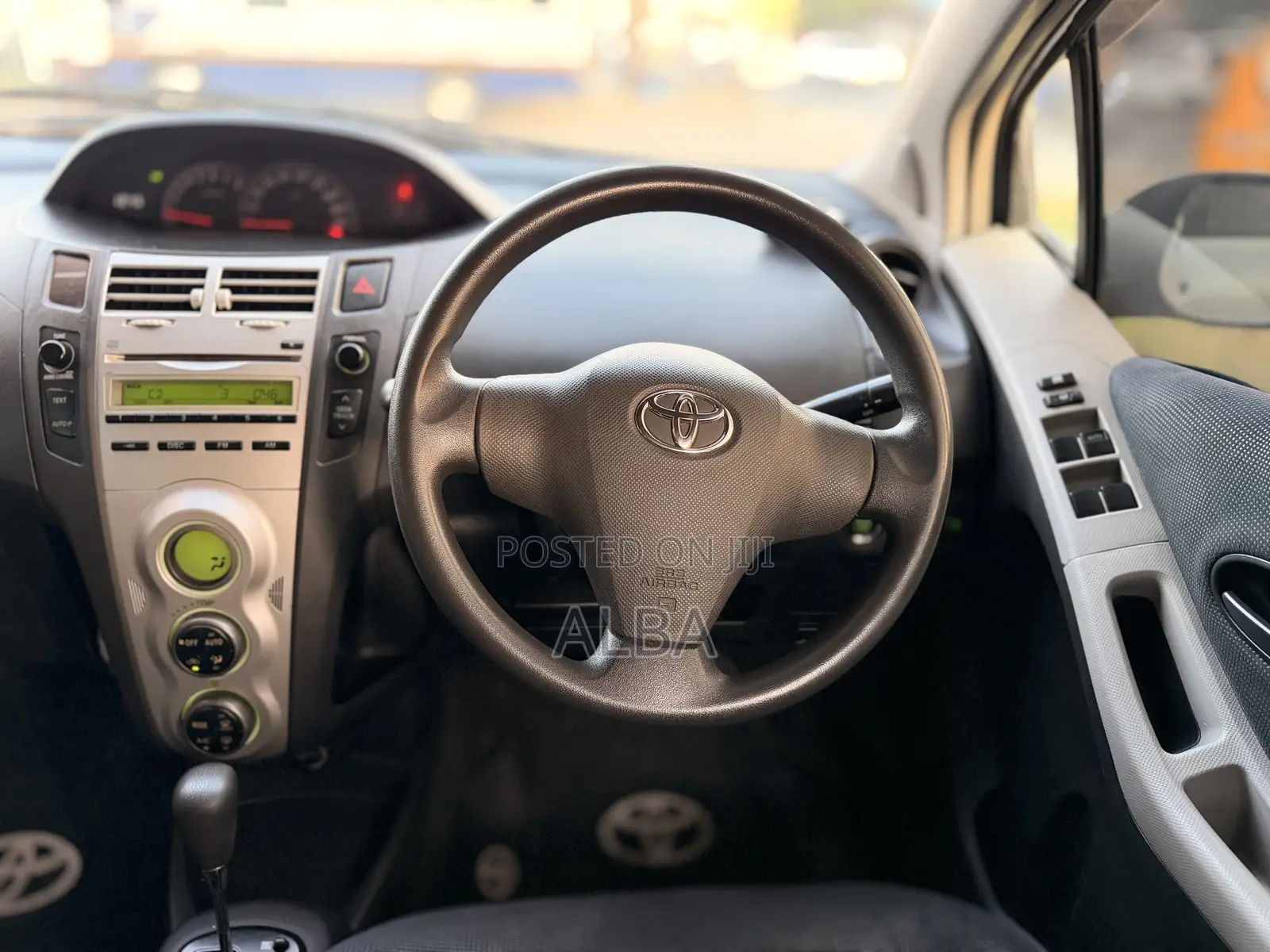 Toyota Vitz 1.3 AWD 3dr 2010 Green