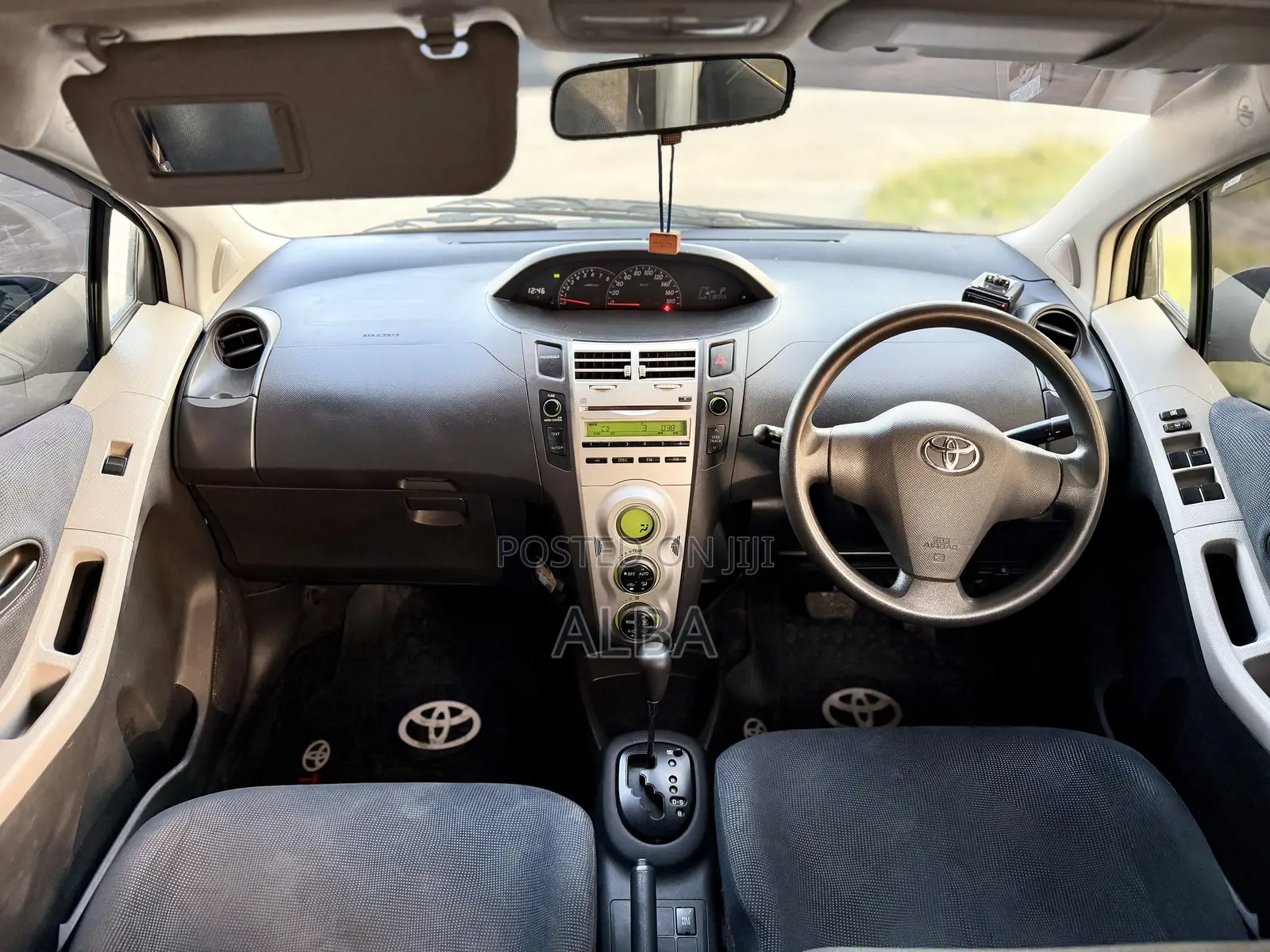 Toyota Vitz 1.3 AWD 3dr 2010 Green