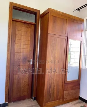 Kabati La Nguo Milango Mitatu Lenye Nafasi Kubwa
