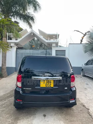Toyota Rumion 1.5 FWD 2023 Black