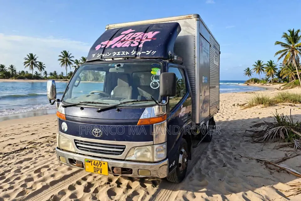 Toyota Dyna 2003 White