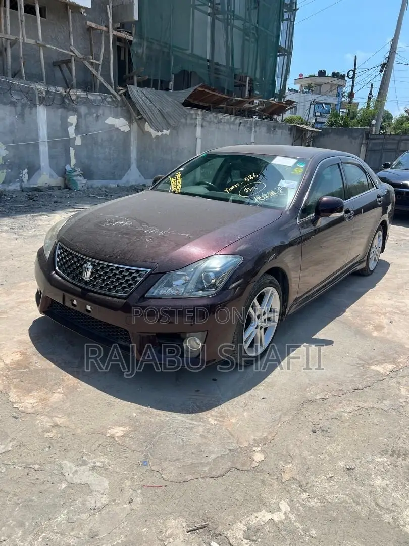 Toyota Crown 2011 Red