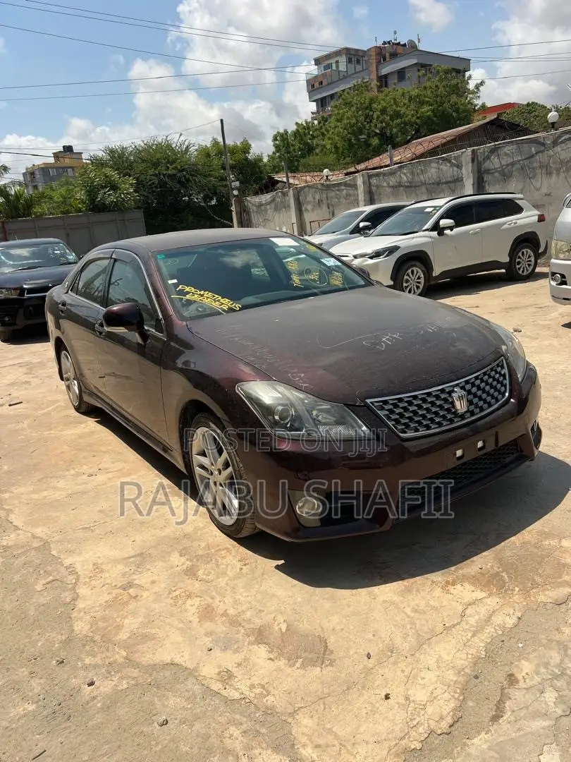 Toyota Crown 2011 Red