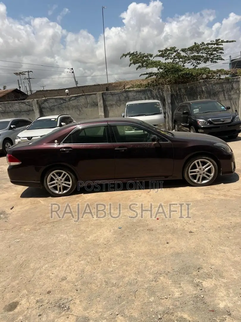 Toyota Crown 2011 Red