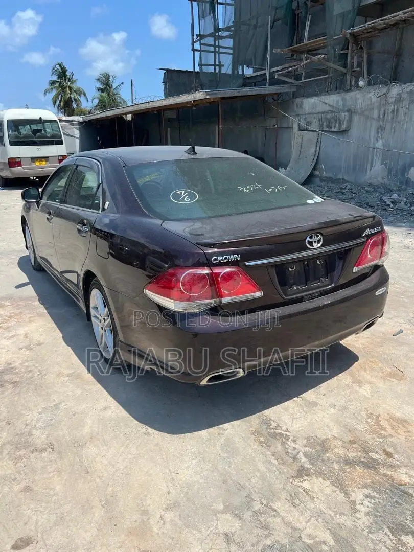 Toyota Crown 2011 Red