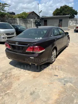 Toyota Crown 2011 Red