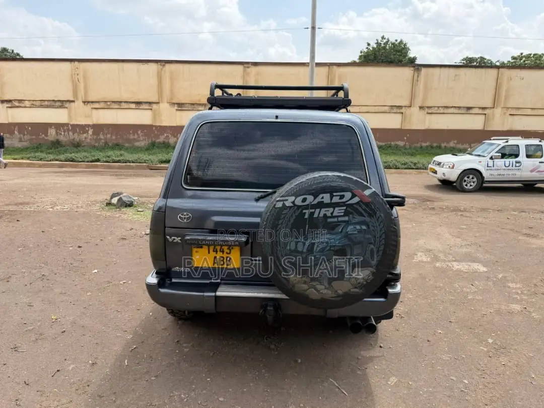 Toyota Land Cruiser HDJ 100 1998 Green