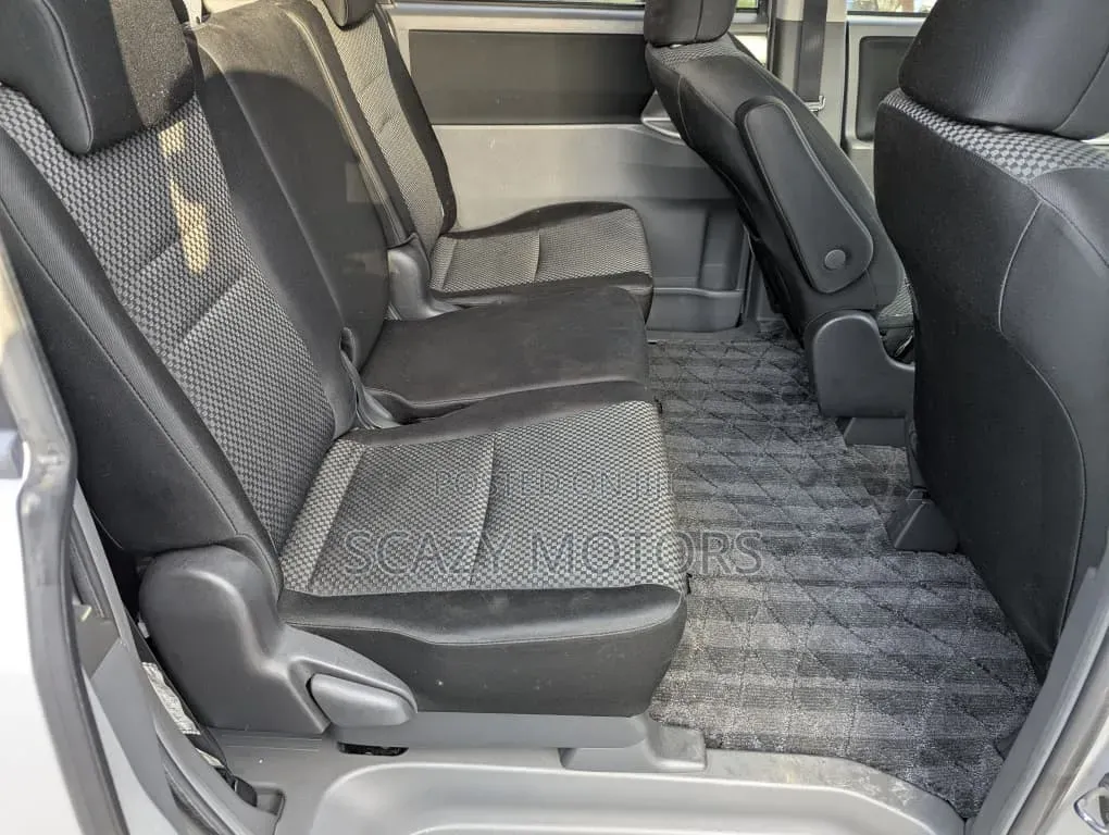 Toyota Noah 2007 Silver