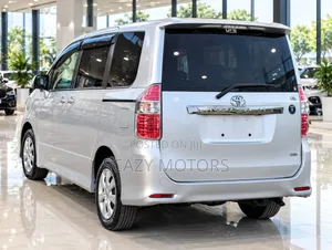 Toyota Noah 2007 Silver