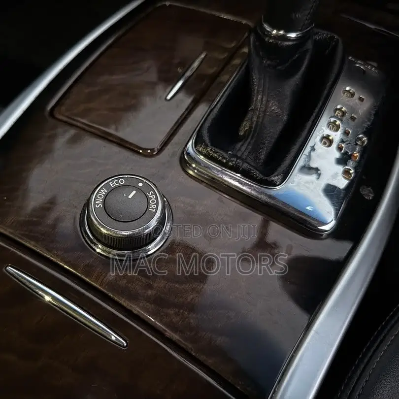 Nissan Fuga 2013 Black