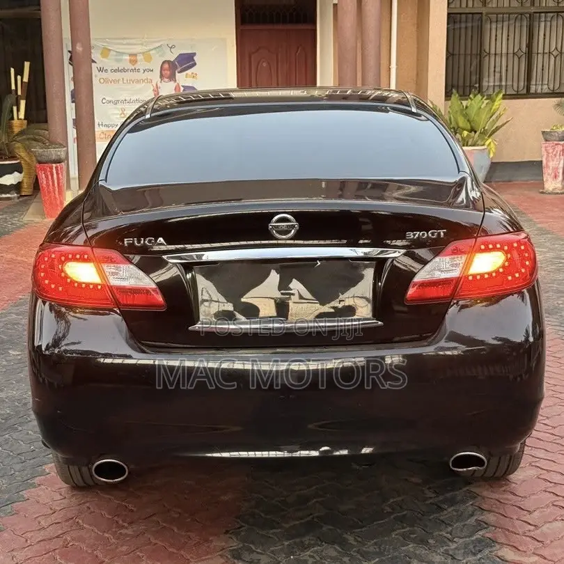 Nissan Fuga 2013 Black