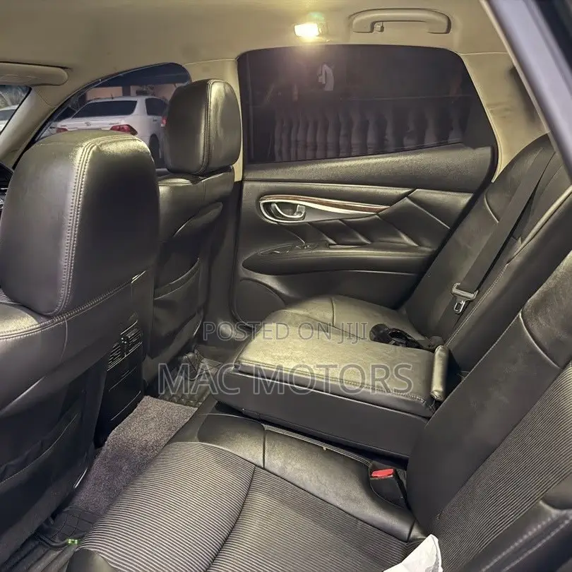 Nissan Fuga 2013 Black