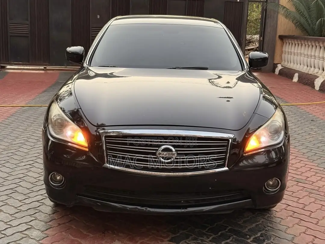 Nissan Fuga 2013 Black