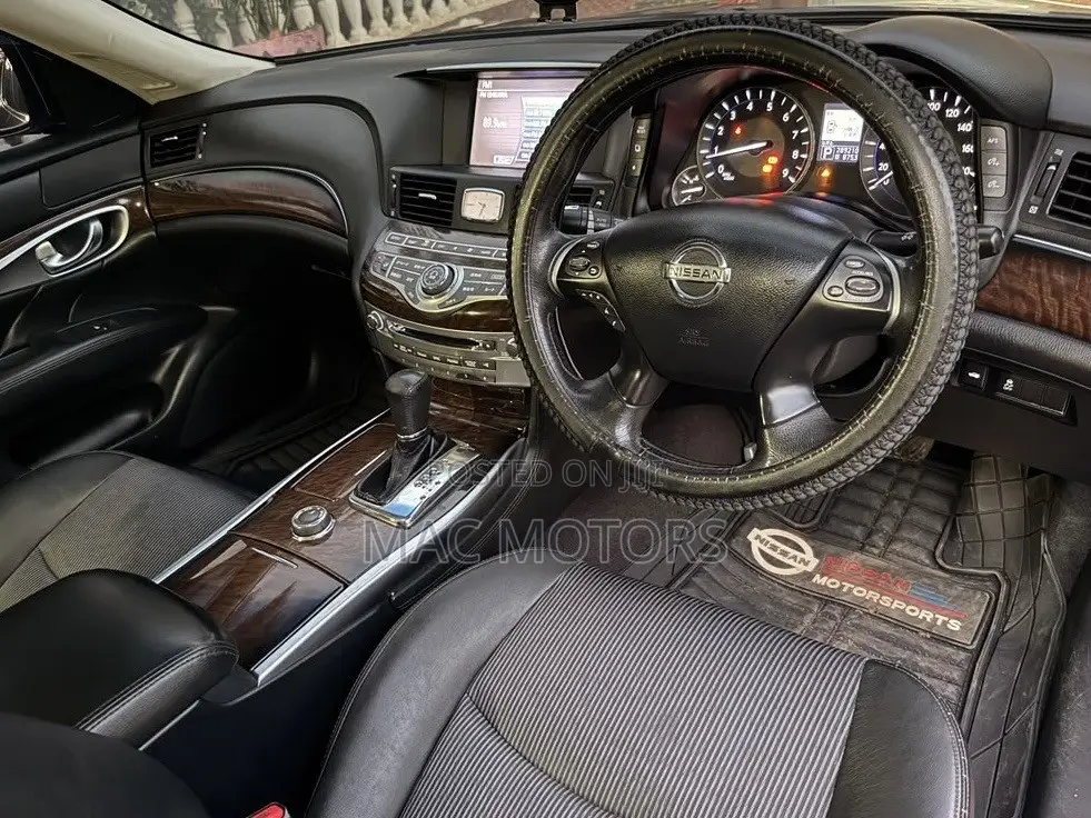 Nissan Fuga 2013 Black