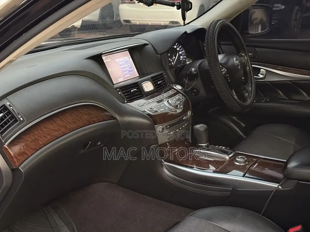 Nissan Fuga 2013 Black