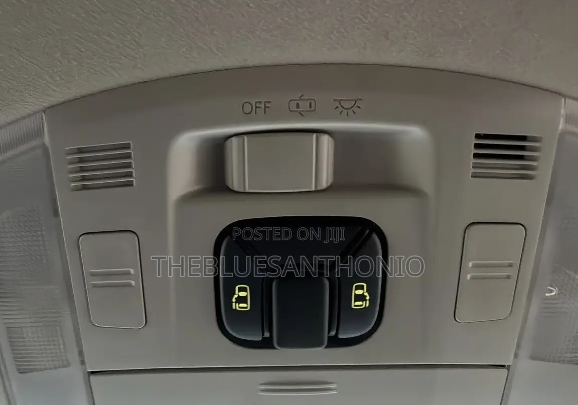 Toyota Vellfire V 2.4 4WD 7-Seater 2013 Pearl