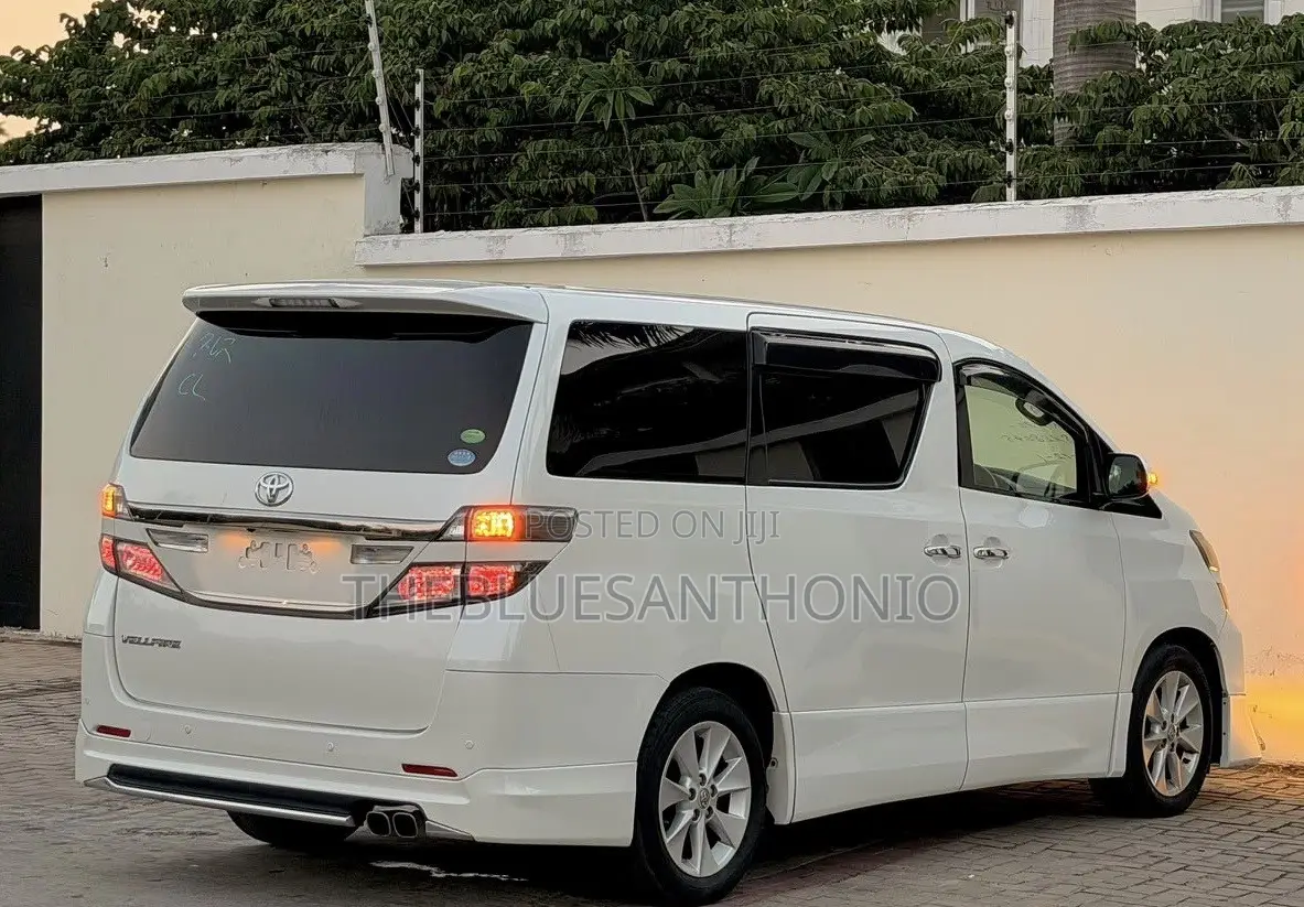 Toyota Vellfire V 2.4 4WD 7-Seater 2013 Pearl