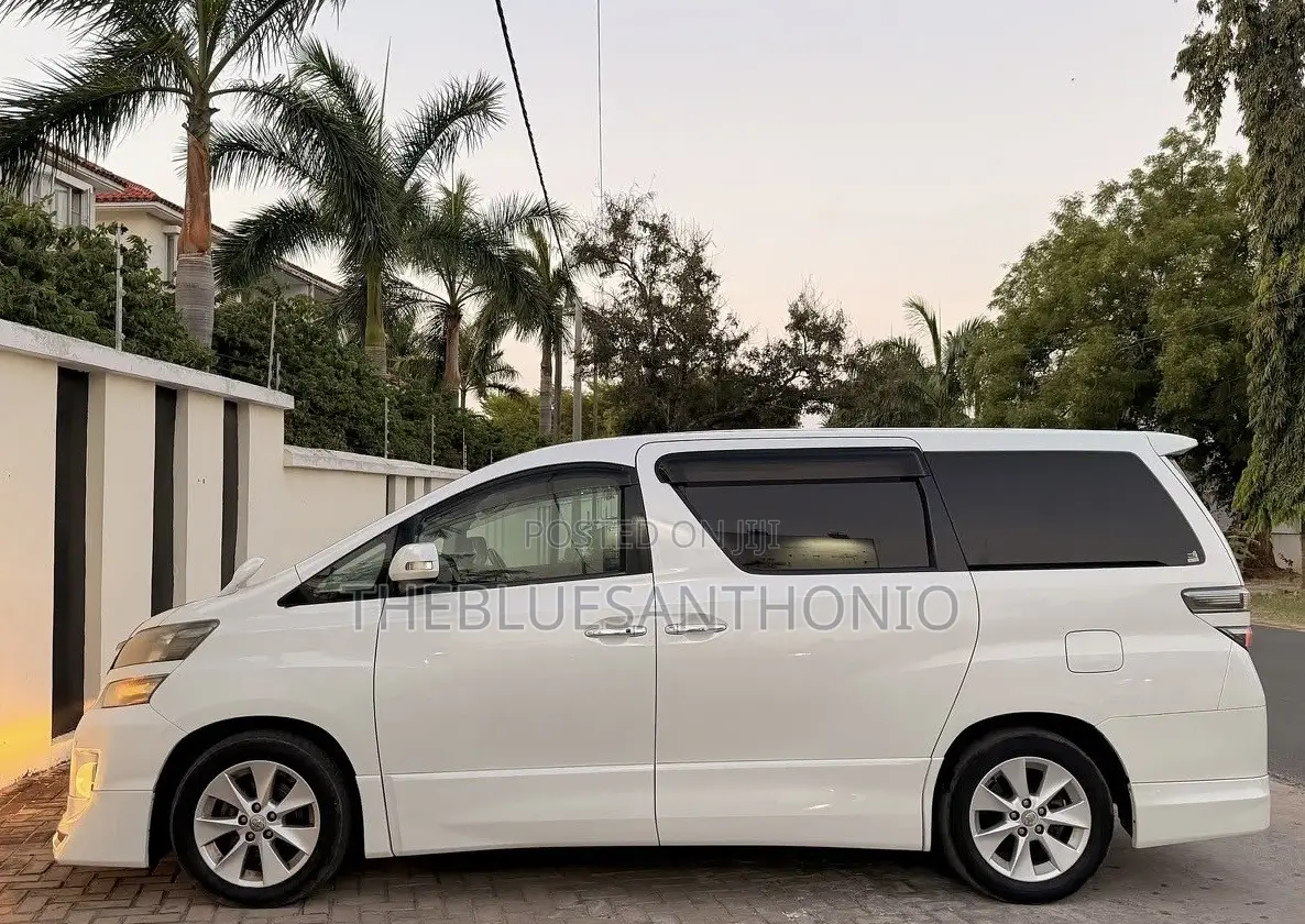 Toyota Vellfire V 2.4 4WD 7-Seater 2013 Pearl