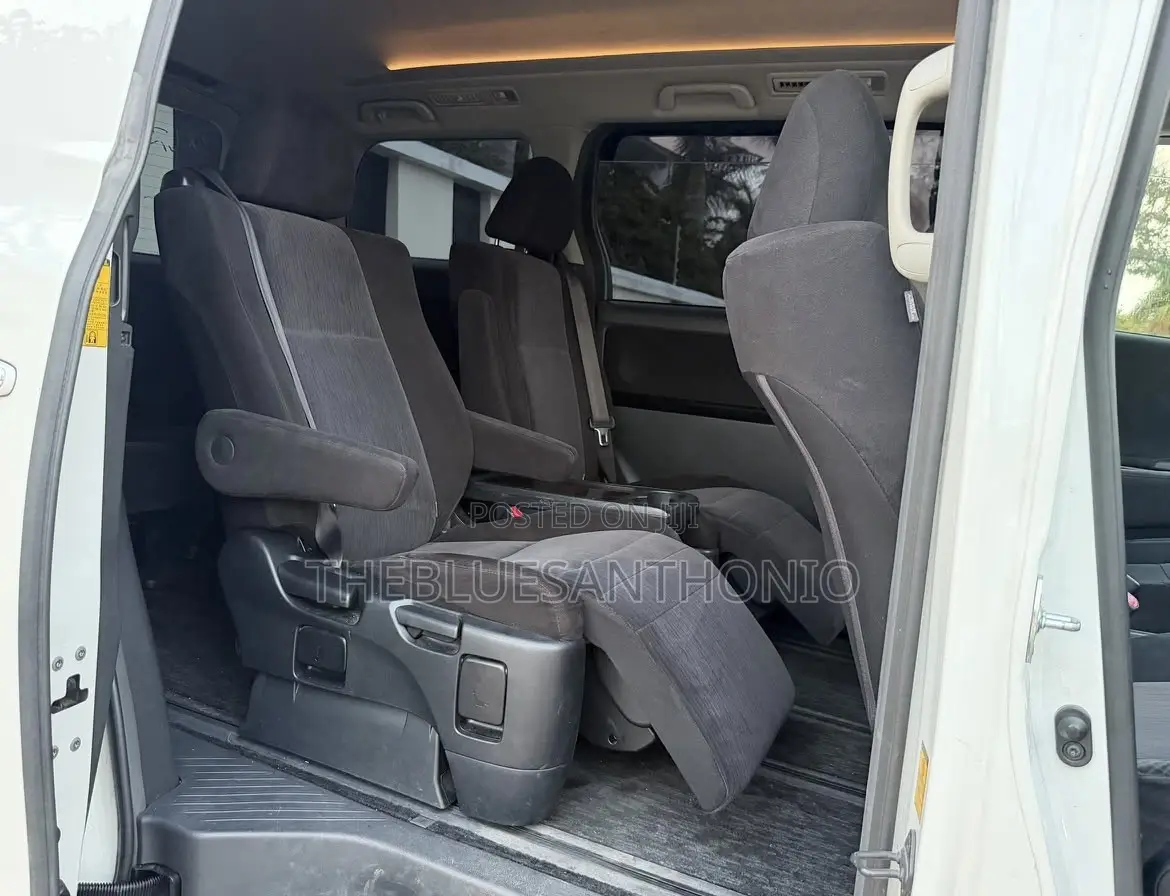 Toyota Vellfire V 2.4 4WD 7-Seater 2013 Pearl