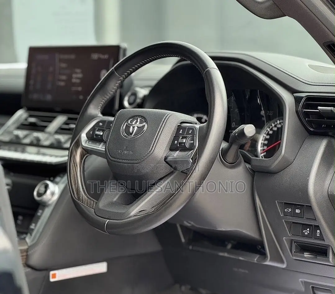 Toyota Land Cruiser LC300 2024 Black
