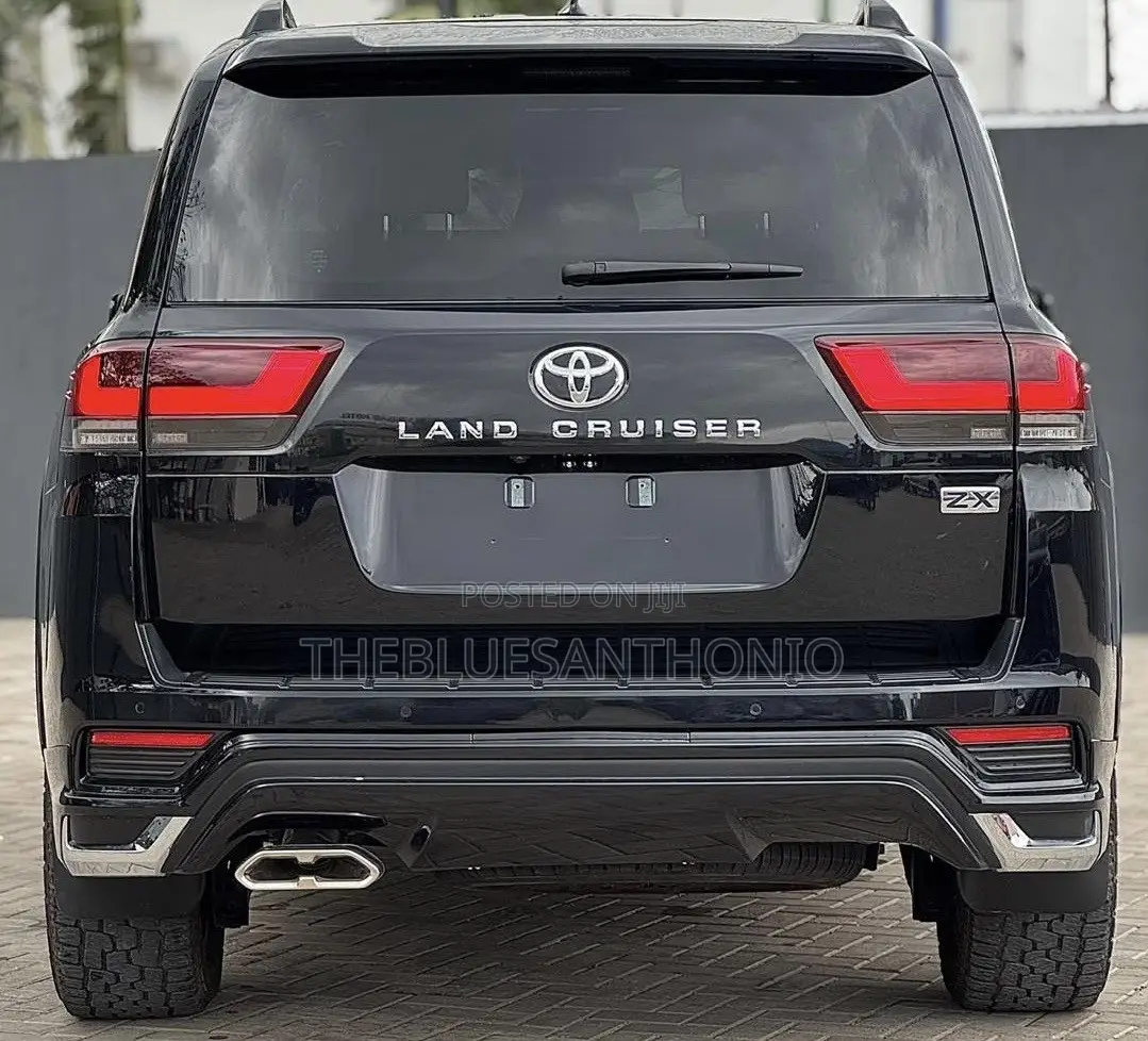 Toyota Land Cruiser LC300 2024 Black