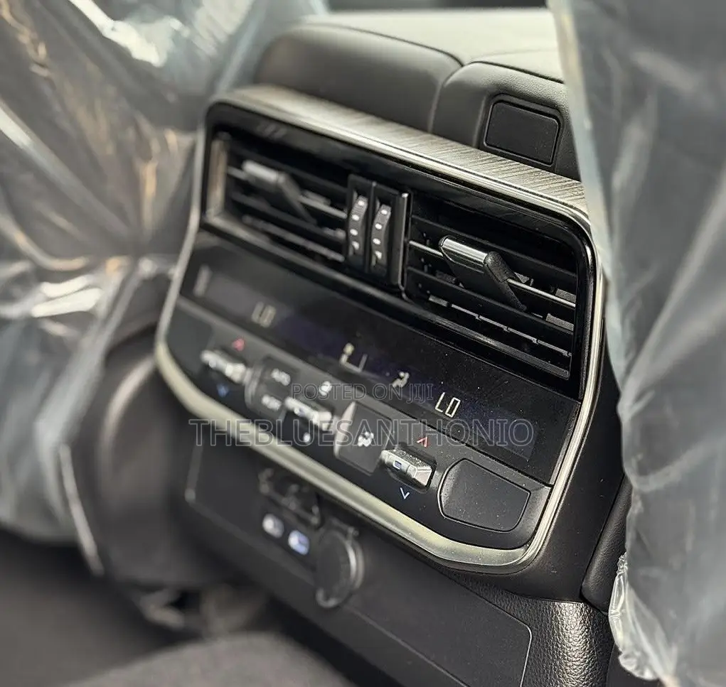 Toyota Land Cruiser LC300 2024 Black
