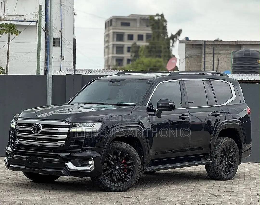 Toyota Land Cruiser LC300 2024 Black