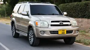 Toyota Sequoia SR5 4dr SUV 4WD (4.7L 8cyl 5A) 2005 Gold