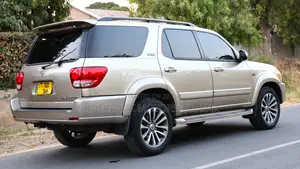 Toyota Sequoia SR5 4dr SUV 4WD (4.7L 8cyl 5A) 2005 Gold