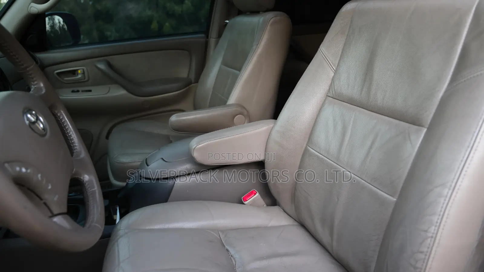 Toyota Sequoia SR5 4dr SUV 4WD (4.7L 8cyl 5A) 2005 Gold