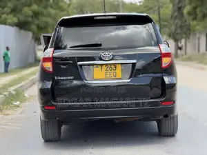 Toyota Vanguard 2010 Black