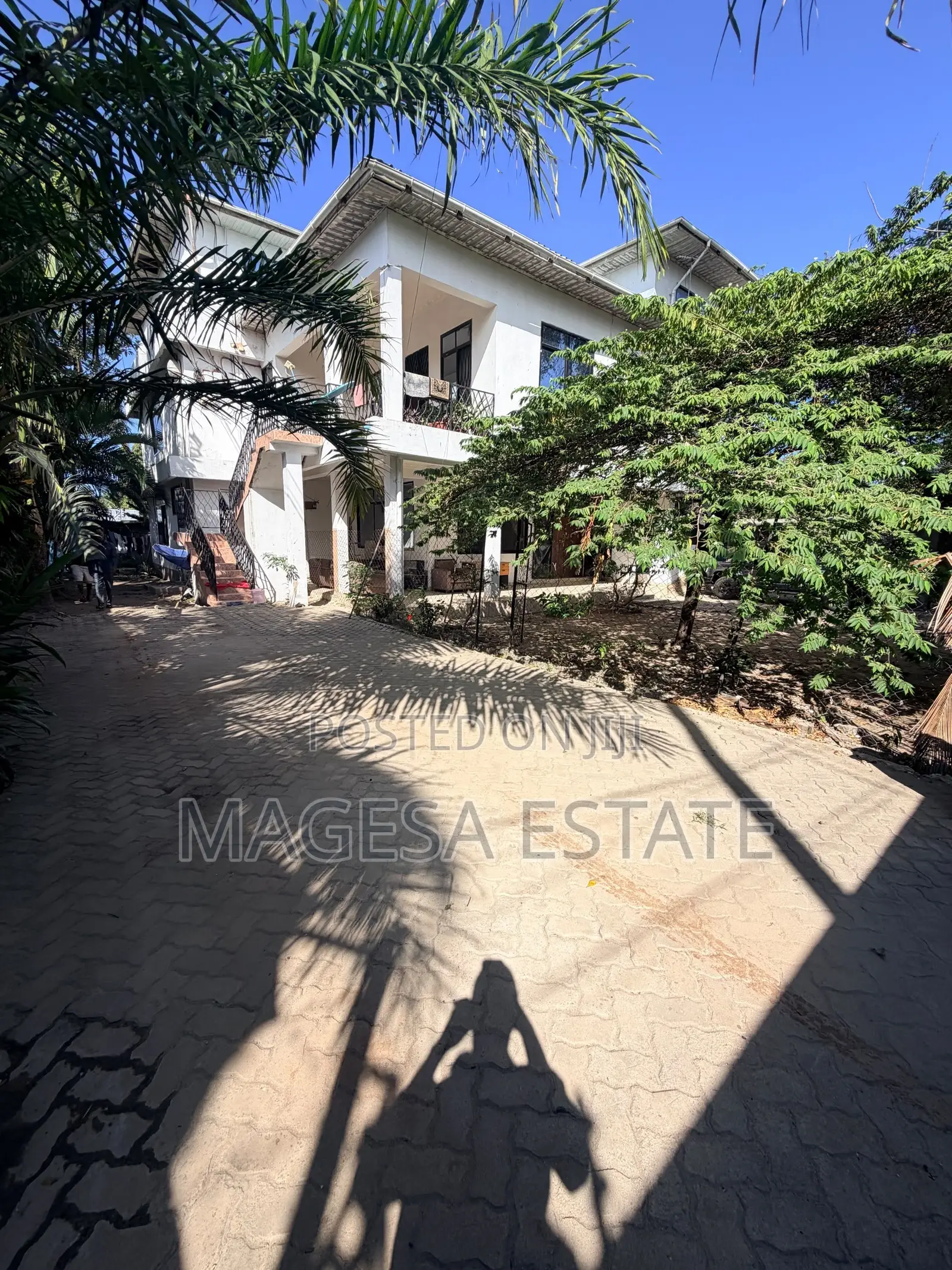 9bdrm House in Mikocheni for sale